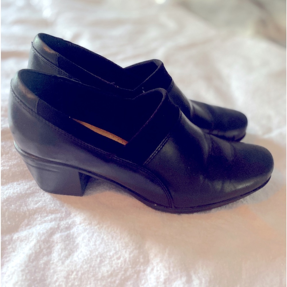 Clarks- slip on size 8